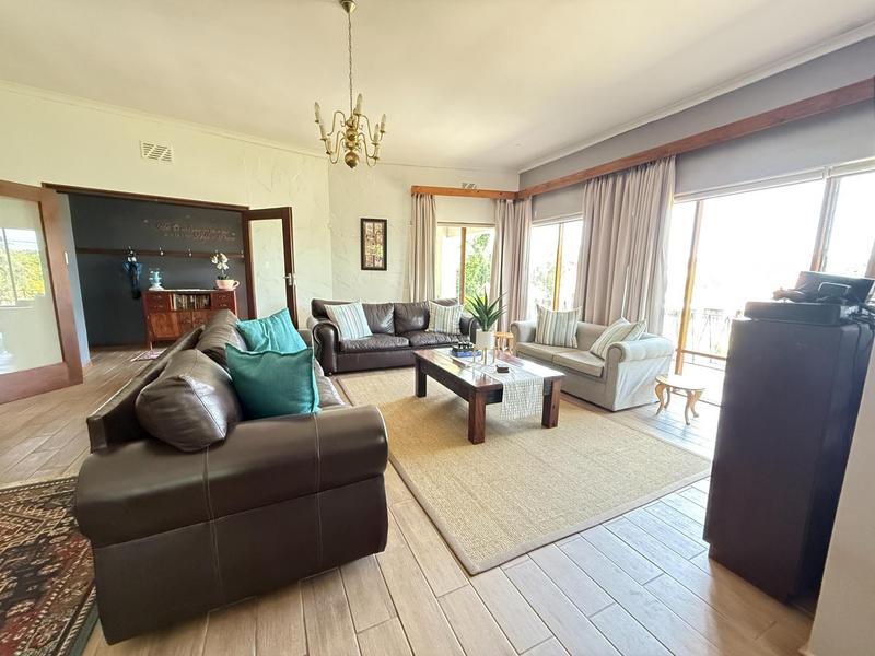 5 Bedroom Property for Sale in Bergzicht Western Cape